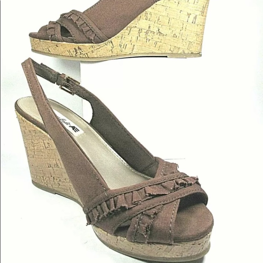 LIKE NEW! AMERICAN EAGLE WEDGE SANDALS - Picture 7 of 14
